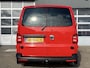 Volkswagen Transporter Kombi 2.0 TDI L2H1 150pk Btw en Bpm vrij!! Airco Cruise control Parkeersensoren voor + achter EURO 6 Trekhaak 2500kg Trekgewicht BTW en Bpm vrij ! Ideaal voor camperombouw! 9-persoons