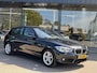 BMW 1-Serie 118i Corporate Lease Executive AUTOMAAT | NAVIGATIE | PARKEER SENSOREN | CRUISE CONTROL | LED | APPLE CARPLAY | AIRCO/ECC | VOLLEDIG DEALER ONDERHOUDEN