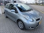 Toyota Yaris 1.3 VVTi Aspiration*VELGEN*TERKHAAK*NEW APK*AIRCO*ELKT-RAAM*NAP