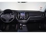Volvo XC60 T6 Recharge AWD Essential - Panorama/schuifdak - Parkeercamera achter - Parkeersensoren achter - Draadloze tel. lader - High Performance audio - Cruise control - Inklapbare trekhaak - 18' LMV