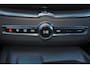 Volvo XC60 T6 Recharge AWD Essential - Panorama/schuifdak - Parkeercamera achter - Parkeersensoren achter - Draadloze tel. lader - High Performance audio - Cruise control - Inklapbare trekhaak - 18' LMV