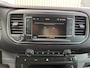 Opel Vivaro 2.0 CDTI L2H1 Dubbele schuifdeur Parkeerhulp voor en achter Achteruitrijcamera Airco Cruise control Kastinrichting Imperiaal Apple Carplay Bluetooth telefoon voorbereiding 3-Persoons Euro 6