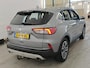 Ford Kuga 2.5 PHEV Titanium 1e Eigenaar | Volledig Onderh | BTW | NAP | SOH91% | Trekhaak | 2 Kabels | Carplay | Navi | Cruise | DAB | Keyless | Bots | PDC