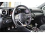 Mercedes-Benz A-klasse 180 Business Solution AMG | Sportstoelen | Schuif-kanteldak | Alcantara bekleding | Achteruitrijcamera | Voorstoelen verwarmd |