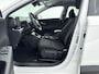 Hyundai Kona Electric Pure Edition 64.8 kWh | Stoelverwarming | Stuurverwarming | Parkeersensoren voor en achter |