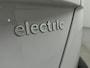Hyundai Kona Electric Pure Edition 64.8 kWh | Stoelverwarming | Stuurverwarming | Parkeersensoren voor en achter |