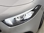 Mercedes-Benz A-klasse 160 Style | Handgeschakeld | Led verlichting | Achteruitrij camera | Cruise control | Inclusief 24 maanden MB Certified garantie voor Europa.
