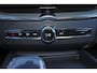 Volvo XC60 T8 Recharge AWD Plus Black Edition - Panorama/schuifdak - IntelliSafe Assist & Surround - 360º Camera - Harman/Kardon audio - Adaptieve LED koplampen - Verwarmde voorstoelen, stuur & achterbank - Parkeersensoren voor & achter - Elektr. bedienb. voorstoelen met geheugen - Head up display - Draadloze tel. lader - Extra getint glas - Inklapbare trekhaak - 21' LMV