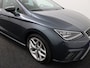 SEAT Ibiza 1.0 TSI FR Business Intense Plus Apple Carplay/Android Auto, Draadloze telefoonlader, Elektrisch glazen panorama-dak, Parkeersensor voor en achter, Virtual cockpit, Voorstoelen verwarmd, Cruise control Deze SEAT Ibiza 1.0 TSI FR Business Intense Plus uit 2021 is een sportieve en complete hatchback die comfort en rijplezier perfect combineert. Dankzij de automatische transmissie rijd je moei