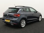 SEAT Ibiza 1.0 TSI FR Business Intense Plus Apple Carplay/Android Auto, Draadloze telefoonlader, Elektrisch glazen panorama-dak, Parkeersensor voor en achter, Virtual cockpit, Voorstoelen verwarmd, Cruise control Deze SEAT Ibiza 1.0 TSI FR Business Intense Plus uit 2021 is een sportieve en complete hatchback die comfort en rijplezier perfect combineert. Dankzij de automatische transmissie rijd je moei