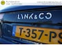 Lynk & Co 01 1.5 261PK! MY23! SEPT 2023 ORIGINEEL NL DEALER OH! ZWARTE HEMEL! 360CAMERA PANORAMADAK FULL LED 20INCH ADAPTIEVE CRUISE ANDROID/APPLECARPLAY STOELVERWARMING NAVI PDC V+A CLIMA ENZ...