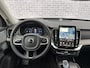 Volvo XC90 2.0 T8 Plug-in hybrid AWD Ultra Dark | Adaptieve Cruise Control | Luchtvering | Trekhaak | Panoramadak | Bowers & Wilkins Audio | Nappa Lederen Bekleding | Stoel-/Stuurverwarming | 360 Parkeercamera | 22" Velgen |
