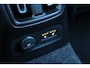 Volvo XC40 1.5 T5 Recharge Plug-in Hybrid Inscription | Parkeerverwarming Met Timer | Trekhaak | All-Season Banden | Alarmklasse 3 | Lederen Bekleding | Harman/Kardon Premium Audio | BLIS Dodehoekdetectie | Adaptieve Cruise Control | Pilot Assist | Parkeersensoren Voor & Achter | Achteruitrijcamera | Verwarmbare Achterbank | Stoelverwarming | Stuurverwarming | Elektrische Achterklep |