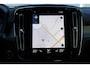 Volvo XC40 1.5 T5 Recharge Plug-in Hybrid Inscription | Parkeerverwarming Met Timer | Trekhaak | All-Season Banden | Alarmklasse 3 | Lederen Bekleding | Harman/Kardon Premium Audio | BLIS Dodehoekdetectie | Adaptieve Cruise Control | Pilot Assist | Parkeersensoren Voor & Achter | Achteruitrijcamera | Verwarmbare Achterbank | Stoelverwarming | Stuurverwarming | Elektrische Achterklep |