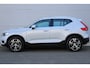 Volvo XC40 1.5 T5 Recharge Plug-in Hybrid Inscription | Parkeerverwarming Met Timer | Trekhaak | All-Season Banden | Alarmklasse 3 | Lederen Bekleding | Harman/Kardon Premium Audio | BLIS Dodehoekdetectie | Adaptieve Cruise Control | Pilot Assist | Parkeersensoren Voor & Achter | Achteruitrijcamera | Verwarmbare Achterbank | Stoelverwarming | Stuurverwarming | Elektrische Achterklep |