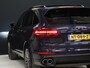 Porsche Cayenne 3.0 S E-Hybrid Platinum Edition [LUCHTVERING, SCHUIFKANTELDAK, TREKHAAK UITKLAPBAAR, MEMORY SEATS, BOSE, STOELVERWARMING V+A, CAMERA, CRUISE, BLUETOOTH, CLIMATE, NIEUWSTAAT]