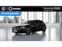 Mercedes-Benz A-klasse 180 Business Solution AMG | Panoramaschuifdak | Night | Premium Plus pakket | Dodehoekassistent | Head-up display | 19-inch Zwarte AMG Velgen |