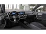 Mercedes-Benz A-klasse 180 Business Solution AMG | Panoramaschuifdak | Night | Premium Plus pakket | Dodehoekassistent | Head-up display | 19-inch Zwarte AMG Velgen |