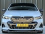 BMW 5-Serie 520i M sport | Iconic glow | M-Sport brake | NL-Auto | Shadowline lights | Panorama dak | Comfort seats | Adaptive led | Driving assistant prof. | Harman/kardon | Comfort Pack