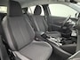Peugeot e-2008 EV Active Pack 50 kWh 3-Fase SOH 92,6% | Stoelverwarming | Camera | Led | Carplay&Android
