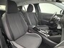 Peugeot e-2008 EV Active Pack 50 kWh 3-Fase SOH 92,6% | Stoelverwarming | Camera | Led | Carplay&Android