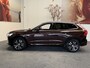 Volvo XC60 2.0 T4 MOMENTUM AUTOMAAT PANORAMADAK NAVIGATIE ADAPTIVE CRUISE CONTROL SCHUIF/KANTELDAK APPLE CARPLAY/ANDROID RIJSTROOKSENSOREN ELEK. UITKLAPBARE TREKHAAK ZEER MOOI !!