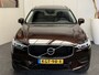 Volvo XC60 2.0 T4 MOMENTUM AUTOMAAT PANORAMADAK NAVIGATIE ADAPTIVE CRUISE CONTROL SCHUIF/KANTELDAK APPLE CARPLAY/ANDROID RIJSTROOKSENSOREN ELEK. UITKLAPBARE TREKHAAK ZEER MOOI !!
