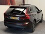 Volvo XC60 2.0 T4 MOMENTUM AUTOMAAT PANORAMADAK NAVIGATIE ADAPTIVE CRUISE CONTROL SCHUIF/KANTELDAK APPLE CARPLAY/ANDROID RIJSTROOKSENSOREN ELEK. UITKLAPBARE TREKHAAK ZEER MOOI !!