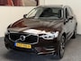 Volvo XC60 2.0 T4 MOMENTUM AUTOMAAT PANORAMADAK NAVIGATIE ADAPTIVE CRUISE CONTROL SCHUIF/KANTELDAK APPLE CARPLAY/ANDROID RIJSTROOKSENSOREN ELEK. UITKLAPBARE TREKHAAK ZEER MOOI !!
