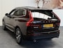 Volvo XC60 2.0 T4 MOMENTUM AUTOMAAT PANORAMADAK NAVIGATIE ADAPTIVE CRUISE CONTROL SCHUIF/KANTELDAK APPLE CARPLAY/ANDROID RIJSTROOKSENSOREN ELEK. UITKLAPBARE TREKHAAK ZEER MOOI !!