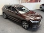 Volvo XC60 2.0 T4 MOMENTUM AUTOMAAT PANORAMADAK NAVIGATIE ADAPTIVE CRUISE CONTROL SCHUIF/KANTELDAK APPLE CARPLAY/ANDROID RIJSTROOKSENSOREN ELEK. UITKLAPBARE TREKHAAK ZEER MOOI !!