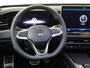 Volkswagen Passat Variant 1.5 eHybrid R-Line Edition | SoH 100% | Panoramadak | Trekhaak | Black Style | Head-up display | ErgoActive stoelen | Parkeerassistent | Harman Kardon |