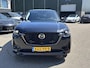 Mazda CX-60 2.5 e-SkyActiv PHEV Homura SUPER COMPLEET! | PANO| ELEKTRISCHE TREKHAAK| MEMORY STOEL | MAZDA GARANTIE, NET ONDERHOUD GEHAD, RIJKLAAR!| BOSE| ELEKTRISCHE ACHTERKLEP| ACHTERBANK VERWARMING| STOELVENTILATIE| 360 CAMERA| STOEL + STUURVERWARMING