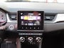 Renault Captur TCe 140pk Mild Hybrid EDC Intens/ Parelmoer wit/ Trekhaak/ Stoel + stuurwiel verwarming/ Camera/ Apple Carplay/ DAB/ Cruise control/ Climatronic