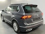 Volkswagen Tiguan 1.5 TSI R-Line / AUTOMAAT/ PANODAK/ DIGITAL DASH/ CRUISE/ APP-CONNECT/ CLIMATE/ STOELVERWARMING/ PARK. SENSOREN/ 19" LMV