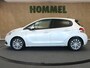 Peugeot 208 1.2 PureTech Signature - ORIGINEEL NEDERLANDSE AUTO - AFKOMSTIG VAN 2E EIGENAAR - VOLLEDIG AUTO HOMMEL ONDERHOUDEN - NAVIGATIE - CRUISE CONTROL - AIRCO - BLUETOOTH - MISTLAMPEN VOOR - PARKEERSENSOREN ACHTER - VREDESTEIN 4 SEIZOENENBANDEN -  PARELMOER LAK -