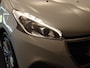 Peugeot 208 1.2 PureTech Signature - ORIGINEEL NEDERLANDSE AUTO - AFKOMSTIG VAN 2E EIGENAAR - VOLLEDIG AUTO HOMMEL ONDERHOUDEN - NAVIGATIE - CRUISE CONTROL - AIRCO - BLUETOOTH - MISTLAMPEN VOOR - PARKEERSENSOREN ACHTER - VREDESTEIN 4 SEIZOENENBANDEN -  PARELMOER LAK -