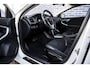Volvo V40 1.5 T2 Polar+ | Automaat | Stoelverwarming | Navigatie | LED koplampen | Parkeersensoren Achter | Climate Control | Cruise Control | Volvo On Call | 16 inch velgen | Regensensor |