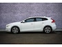 Volvo V40 1.5 T2 Polar+ | Automaat | Stoelverwarming | Navigatie | LED koplampen | Parkeersensoren Achter | Climate Control | Cruise Control | Volvo On Call | 16 inch velgen | Regensensor |