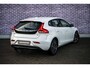 Volvo V40 1.5 T2 Polar+ | Automaat | Stoelverwarming | Navigatie | LED koplampen | Parkeersensoren Achter | Climate Control | Cruise Control | Volvo On Call | 16 inch velgen | Regensensor |