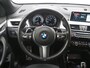 BMW X1 sDrive20i M Sport Full Black | HUD | Trekhaak | Sfeerlicht | Donkere Hemel | Stoelverwarming | Cruise | PDC | Carplay