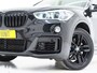 BMW X1 sDrive20i M Sport Full Black | HUD | Trekhaak | Sfeerlicht | Donkere Hemel | Stoelverwarming | Cruise | PDC | Carplay