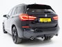 BMW X1 sDrive20i M Sport Full Black | HUD | Trekhaak | Sfeerlicht | Donkere Hemel | Stoelverwarming | Cruise | PDC | Carplay