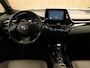 Toyota C-HR / C-HR+ 2.0 Hybrid Executive - ORIGINEEL NEDERLANDSE AUTO - AFKOMSTIG VAN 1E EIGENAAR - AFNEEMBARE TREKHAAK - TREKGEWICHT 725 KG - JBL AUDIO - PARKEERSENSOREN VOOR/ ACHTER - CAMERA - NAVIGATIE - STUUR EN STOELVERWARMING