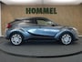 Toyota C-HR / C-HR+ 2.0 Hybrid Executive - ORIGINEEL NEDERLANDSE AUTO - AFKOMSTIG VAN 1E EIGENAAR - AFNEEMBARE TREKHAAK - TREKGEWICHT 725 KG - JBL AUDIO - PARKEERSENSOREN VOOR/ ACHTER - CAMERA - NAVIGATIE - STUUR EN STOELVERWARMING