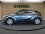 Toyota C-HR / C-HR+ 2.0 Hybrid Executive - ORIGINEEL NEDERLANDSE AUTO - AFKOMSTIG VAN 1E EIGENAAR - AFNEEMBARE TREKHAAK - TREKGEWICHT 725 KG - JBL AUDIO - PARKEERSENSOREN VOOR/ ACHTER - CAMERA - NAVIGATIE - STUUR EN STOELVERWARMING