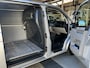 Volkswagen Transporter 2.0 TSI L2H1 Benzine Dubbele Schuifdeur Airco Cruise controle Bpm vrij Trekhaak Klep achter Omvormer Kastinrichting Standkachel Euro 6 Benzine Ideaal voor ombouw naar Camper !!