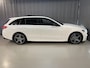 Mercedes-Benz C-klasse Estate 300 e AMG Line C63 Diffuser/18"/Panoramadak/Laser LED/Trekhaak/Stoelverwarming + memory l + r/Adaptieve cruise/Sfeerverlichting premium/Elektrische klep/Apple Carplay & Android Auto