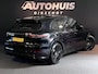 Porsche Cayenne 3.0 E-Hybrid Sport Design/Sport Chrono/Pano/Softclose/Memory/Alcantara Dak/Bose/Stuurverwarming/22"