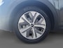 Kia Niro EV e-Niro DynamicPlusLine 64 kWh | Schuifdak | Stoel en stuurverwarming | Navigatie | Camera | Adaptieve cruise control | Getinte ramen achter | Camera |